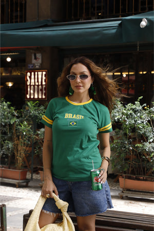 Look de torcida feminino para a Copa 2026 - camiseta baby look do Brasil