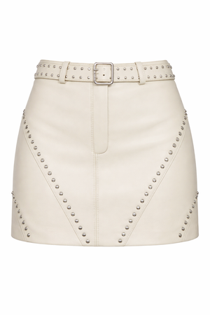 Saia de couro PU feminina curta off white com tachas e cinto — Bold Edge Náurea