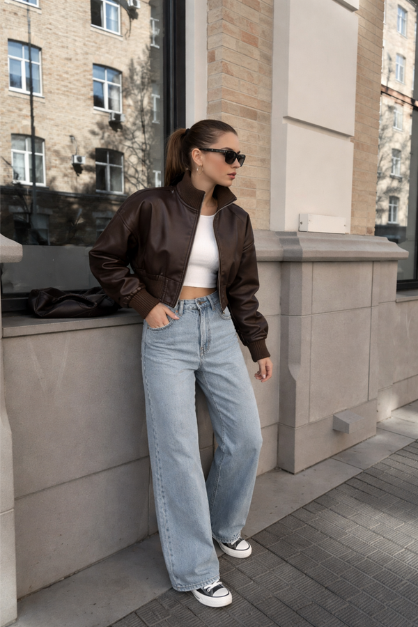 Jaqueta de couro feminina curta estilo bomber marrom — Urban Street Náurea
