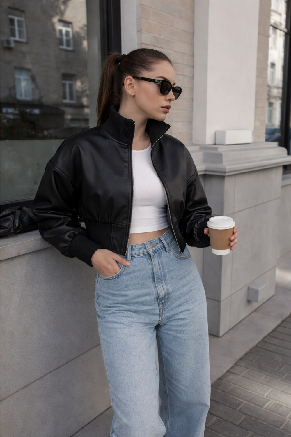Jaqueta de couro feminina curta estilo bomber preta — Urban Street Náurea
