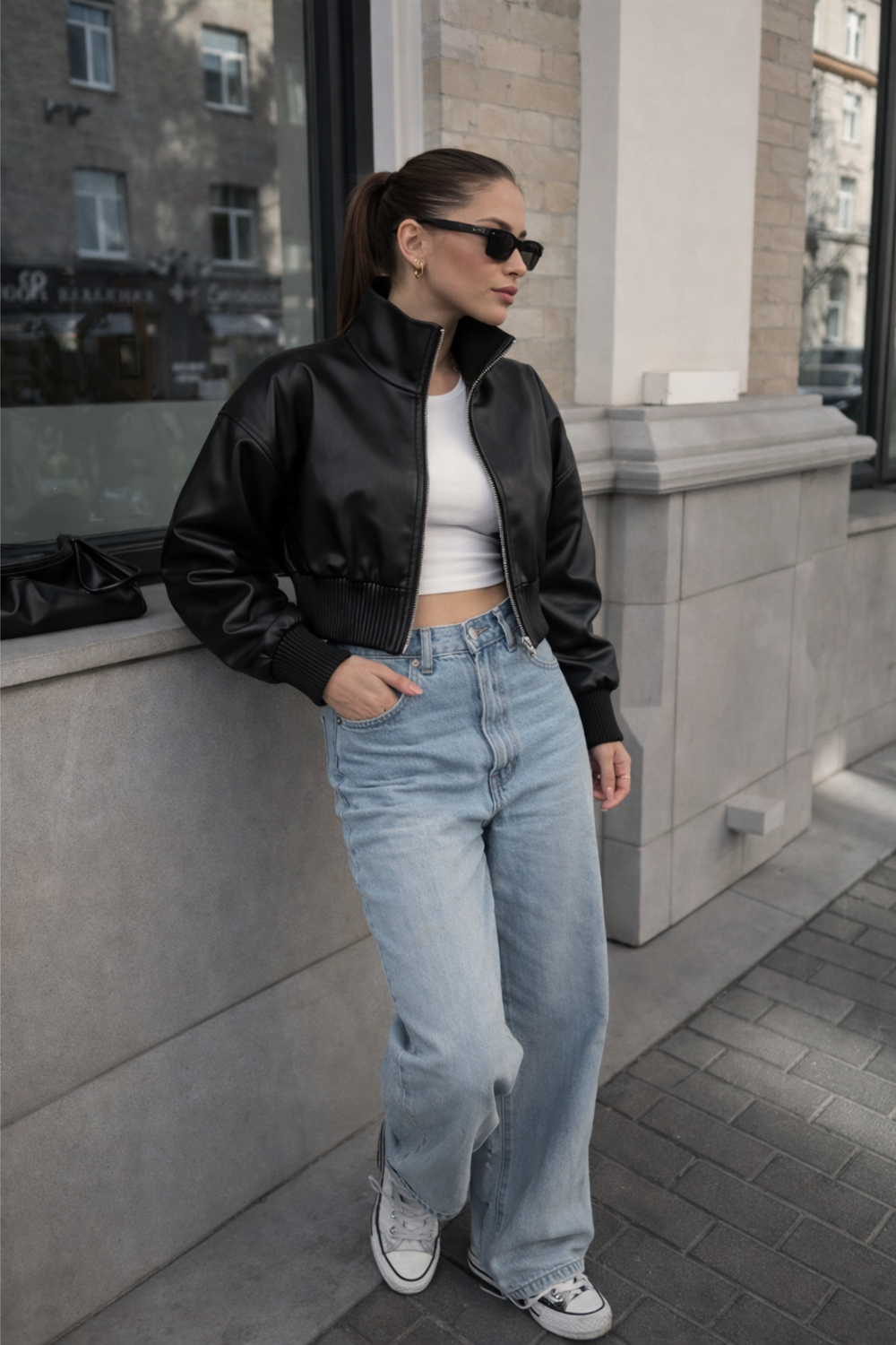 Jaqueta de couro PU feminina preta curta estilo bomber Urban Street da Náurea Collection